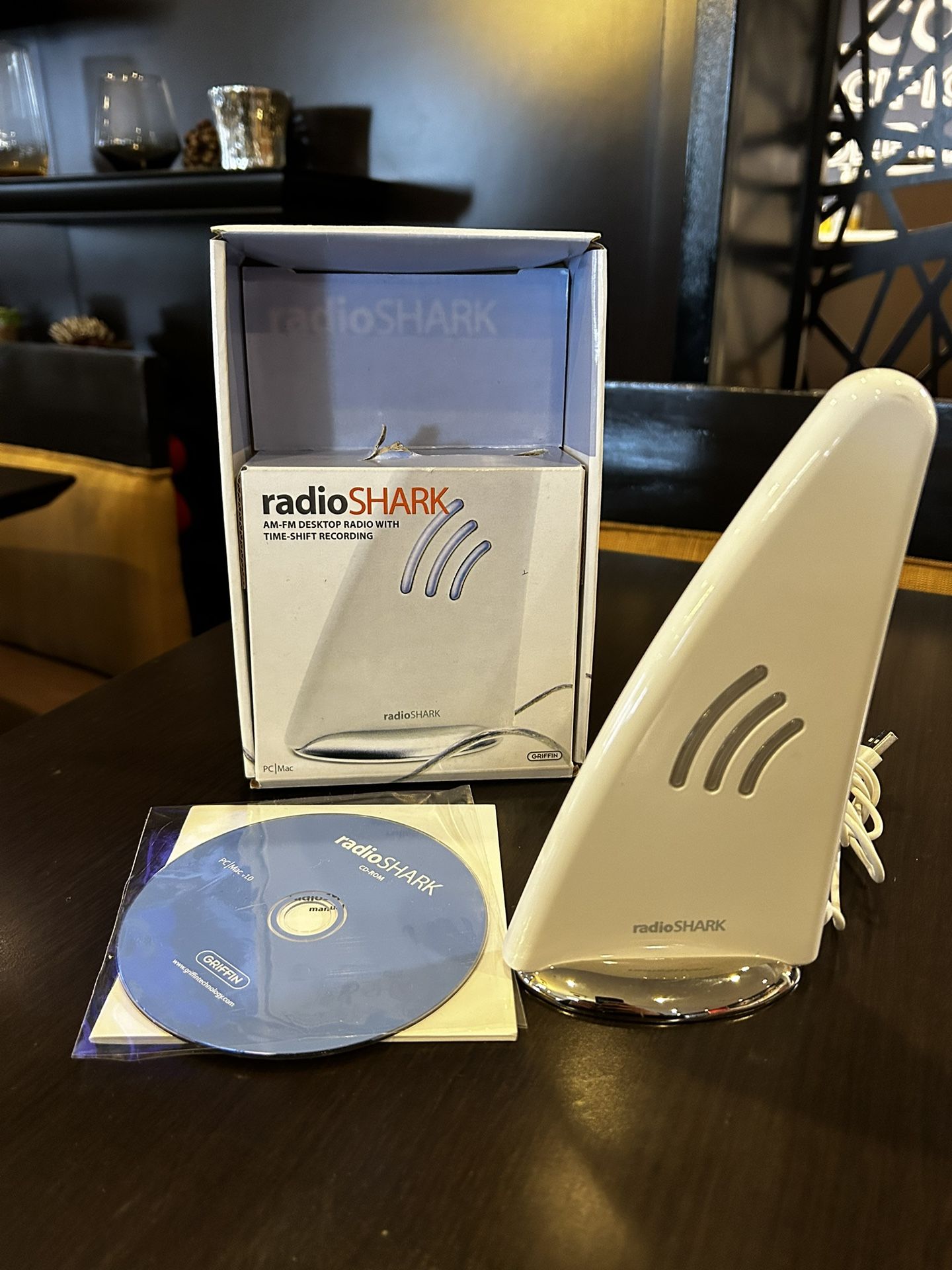 Griffin RadioShark AM/FM Desktop Radio with Time-Shift Recording PC Mac-