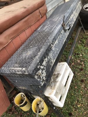 Photo Vendo caja de herramientas y parrilla para escaleras, los tenía un Toyota Tundra 2008 cama corta.