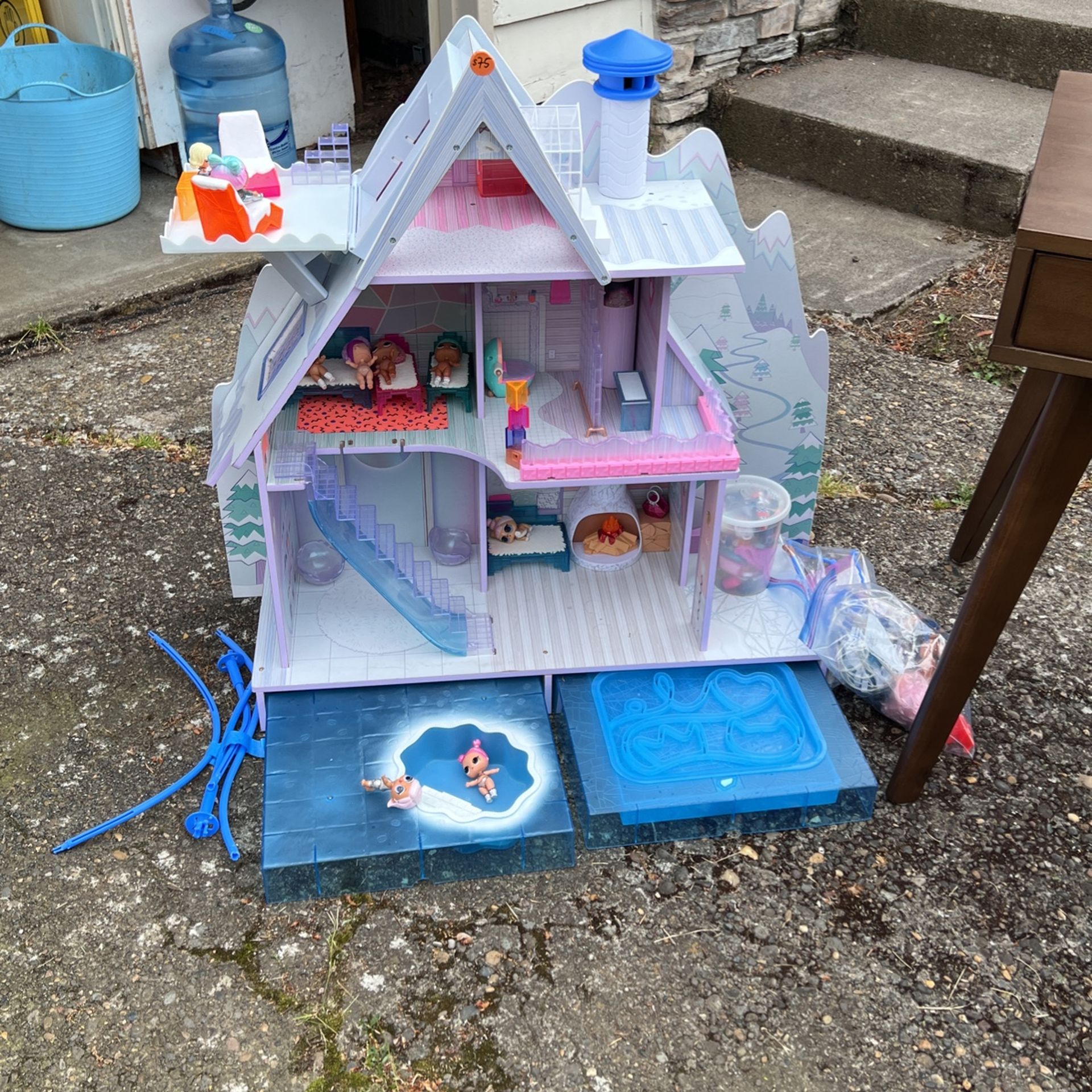 L.O.L Dollhouse - Winter Chalet