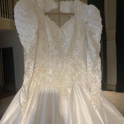 BEAUTIFUL BEADED CRYSTAL WEDDING DRESS/BALL GOWN, SWEET 16, DEBUTANTE, QUINCEANERA, SIZE 8 FIT FOR A QUEEN! ALL SALES FINAL NO RETURN, CASH ONLY, NO S