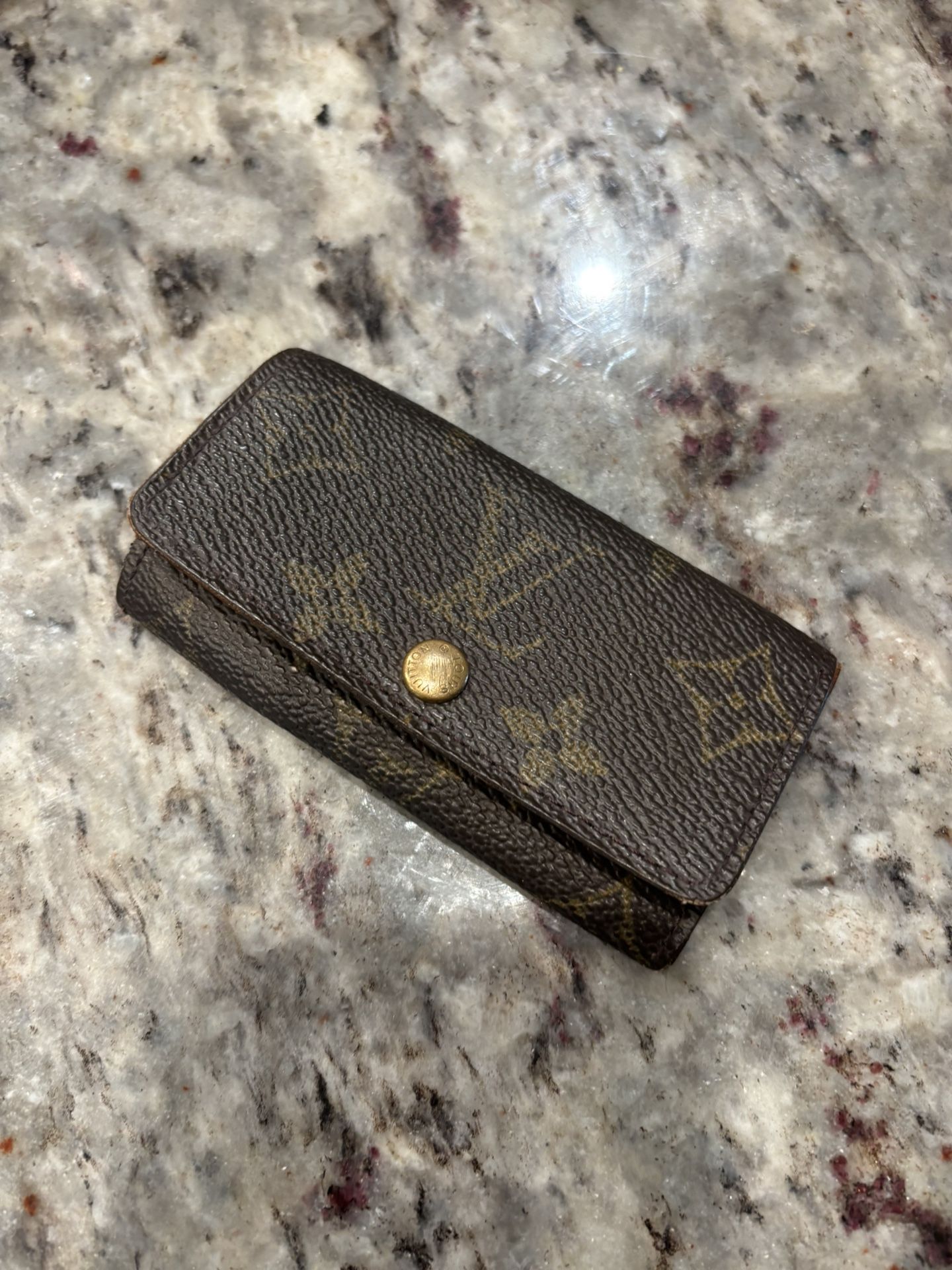Louis Vuitton, LV, Monogram