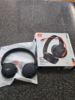 JBL Tune 670 Bluetooth Headphones