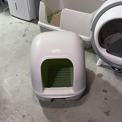  Cat Litter Box - Breeze Litter Box with Hood - Used $10