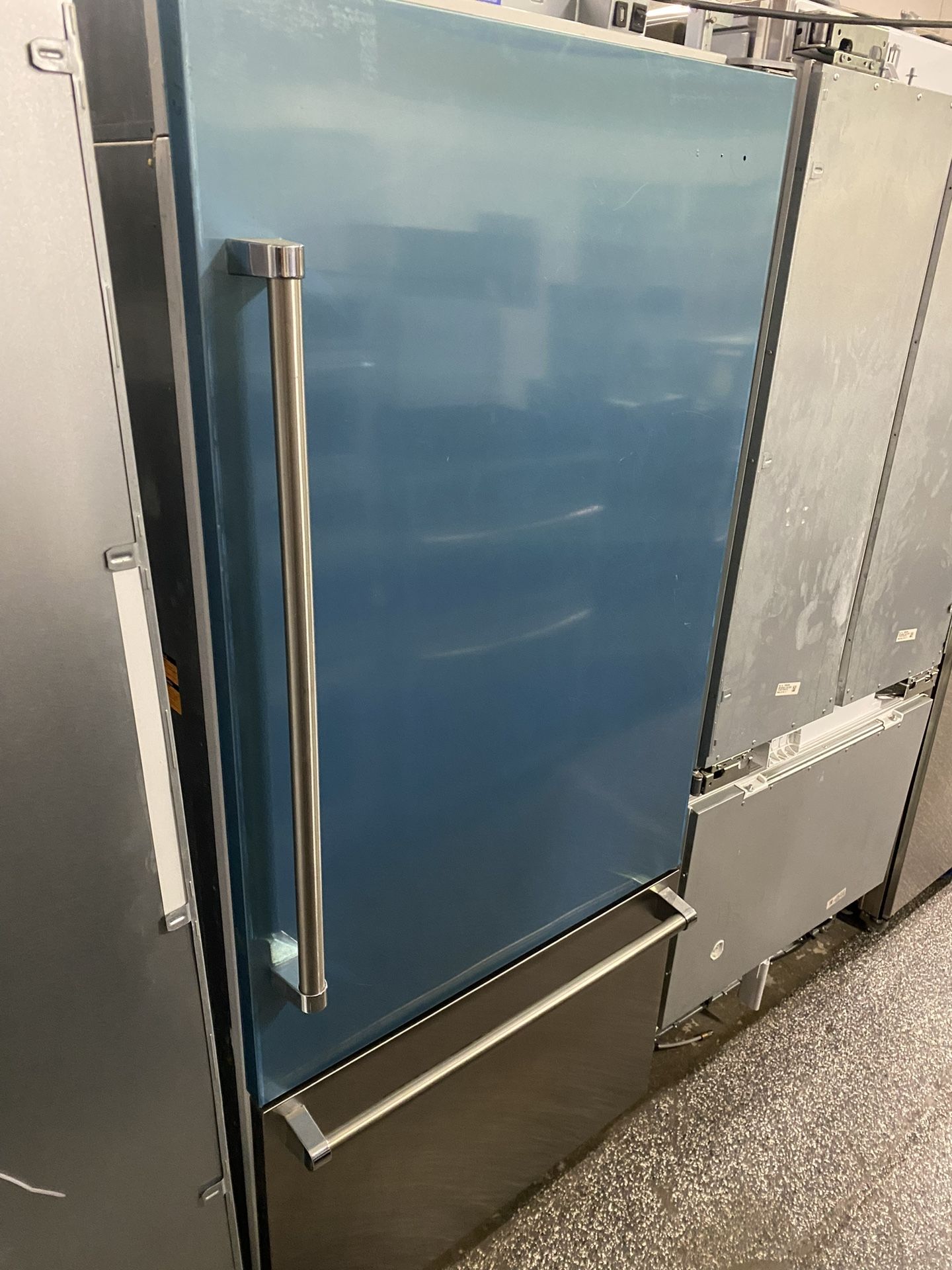 New Viking 5 Series 36 Inch Built In Bottom Freezer Refrigerator
