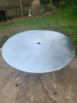 Patio table…Aluminum, lightweight, and collapsible