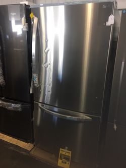 LG bottom freezer fridge