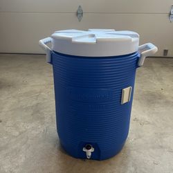 5 Gallon Rubbermaid  Drinking Water Cooler