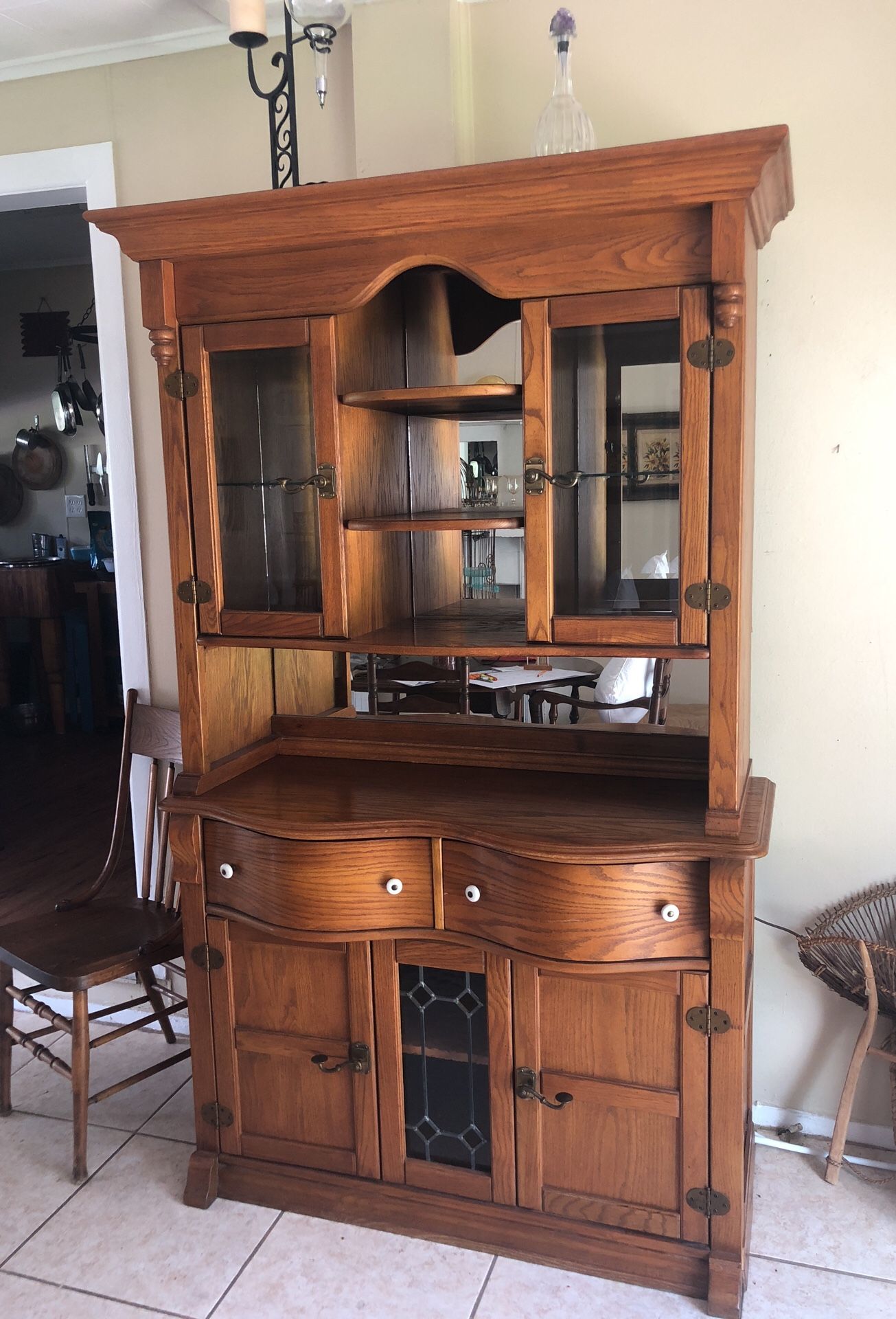 Pulaski Furniture Co. Signature Heirloom Keepsake Collection- lighted cabinet hutch