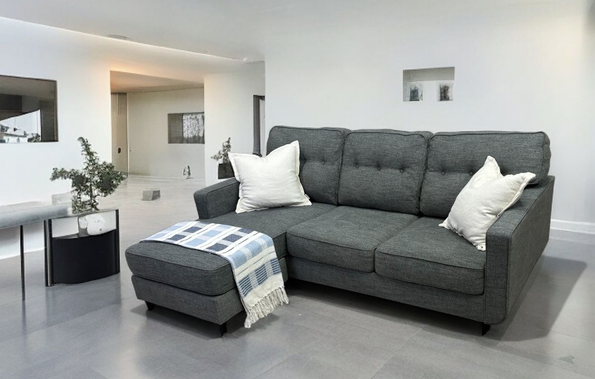 ‼️🚨 Mcm 2 Piece Sectional left Facing Chaise!