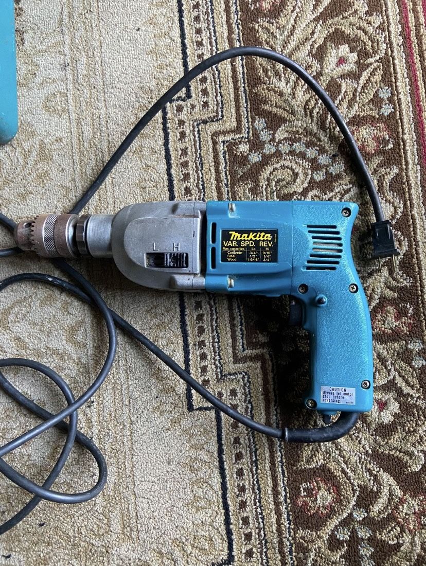 MAKITA HP2010N VARIABLE 2 SPEED REVERSIBLE 3/4" HAMMER DRILL W/METAL CASE