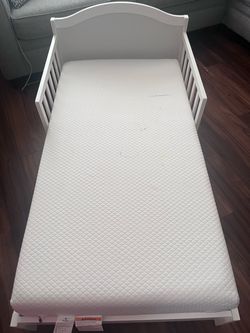 Dream on me Toddler Bed and  Dourxi Crib Mattress