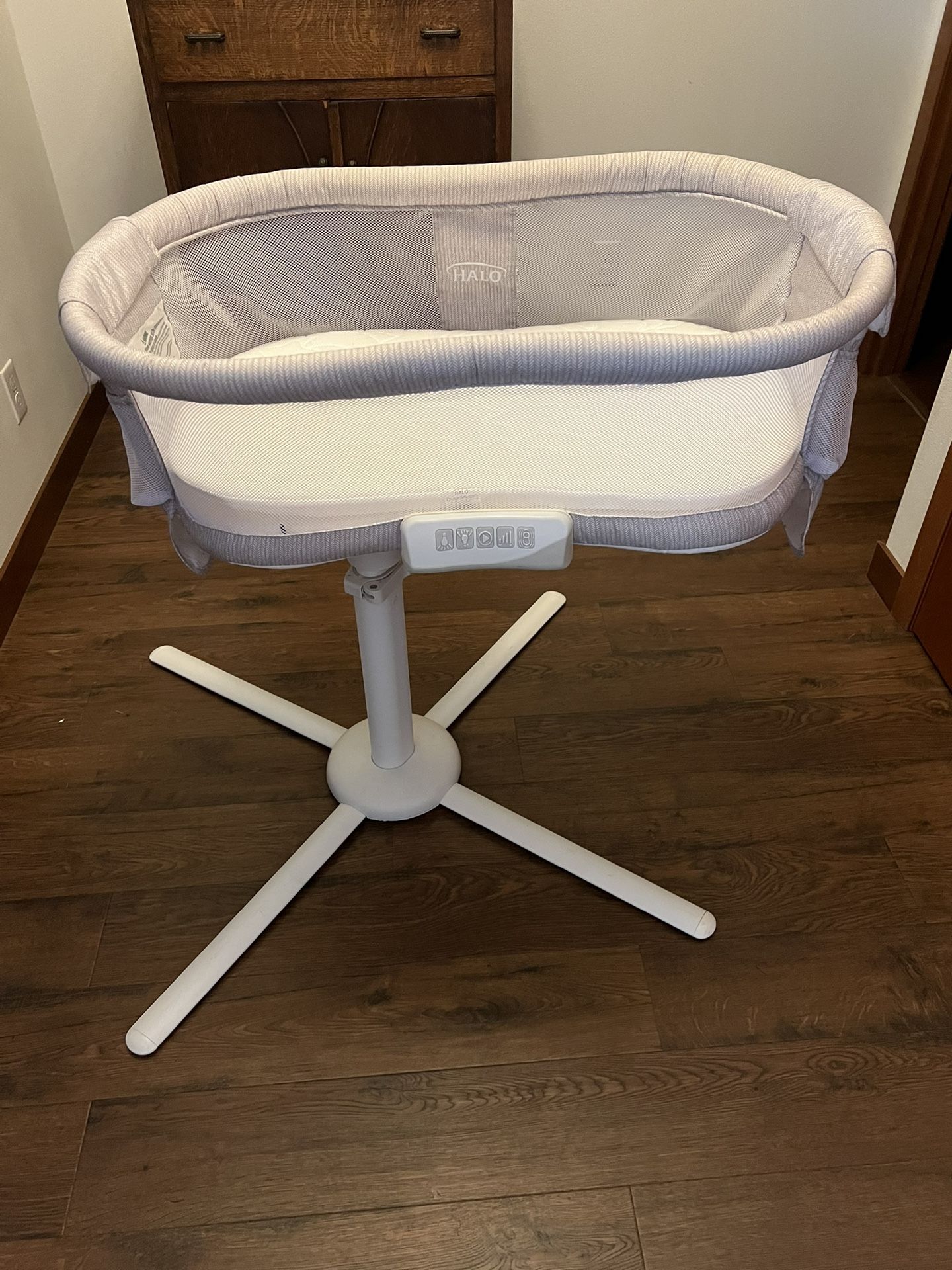 HALO Bassinet Soothing Swivel Sleeper