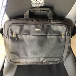 Amazon Basics Laptop Bag