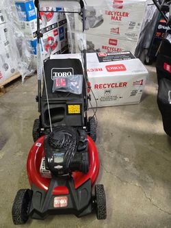 Brand new Toro Self-propelled Lawnmower. 
Model 21321
Warranty included 
$380
