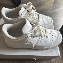AIR FORCE 107 WHITE LOW men's size 9.5/ AIR FORCE 107 BLANCO BAJO para hombre talla 9.5
