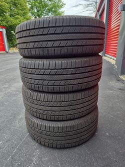 235 55 19 Michelin Defender 2