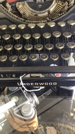 Vintage Underwood Typewriter 1930’s Display Only Antique  💵  CASH ONLY 💵