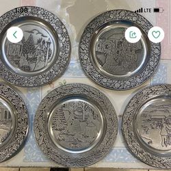 Vintage Wilton Christmas Plates