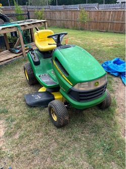John Deere LA 105 riding lawnmower  for sale.