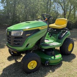 John Deere S 100 Riding Lawnmower