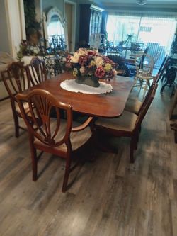 Dinette  Ser Antique 5-leafs 8-Chairs
