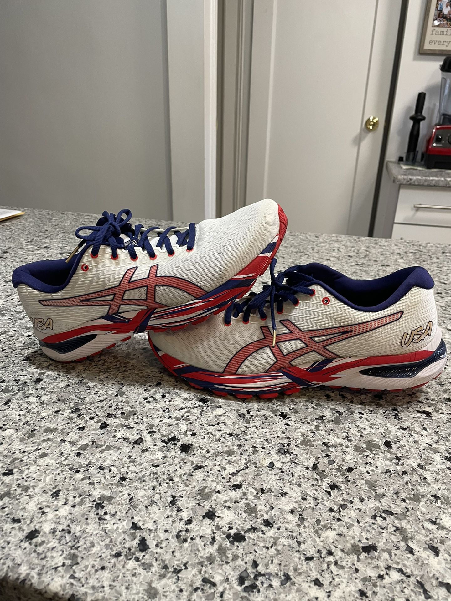 Like New In Box Patriotic USA Super Weight ASICS GEL-CUMULUS 22 Training Shoes Sneakers Size 11M for Sale Queens, NY - OfferUp