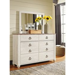 Dresser With Mirror 