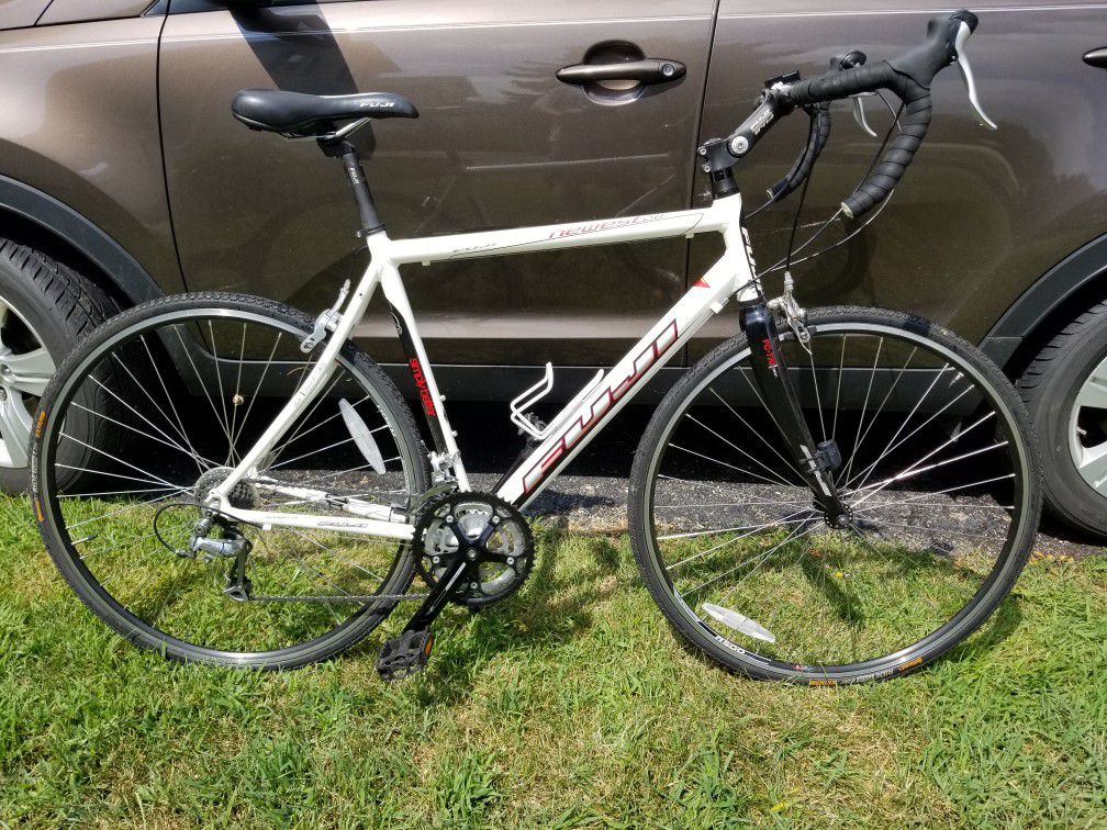 Road Bike Fuji Newest 2 0 For Sale In Hanover Park Il Offerup
