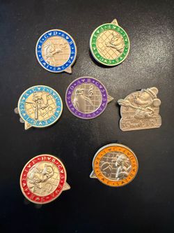 Disneyland pin: pinquest set, very rare! All 7 pins and lanyard