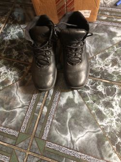 Reebok men working boots size 8 m