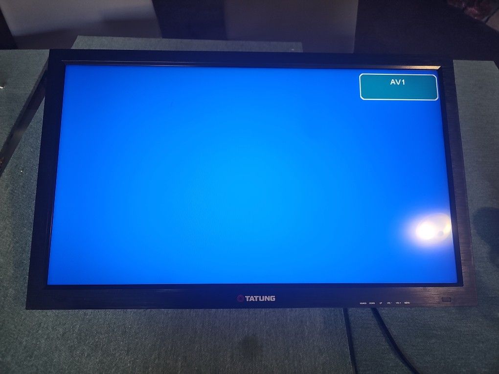 TATUNG 32" LCD MONITOR