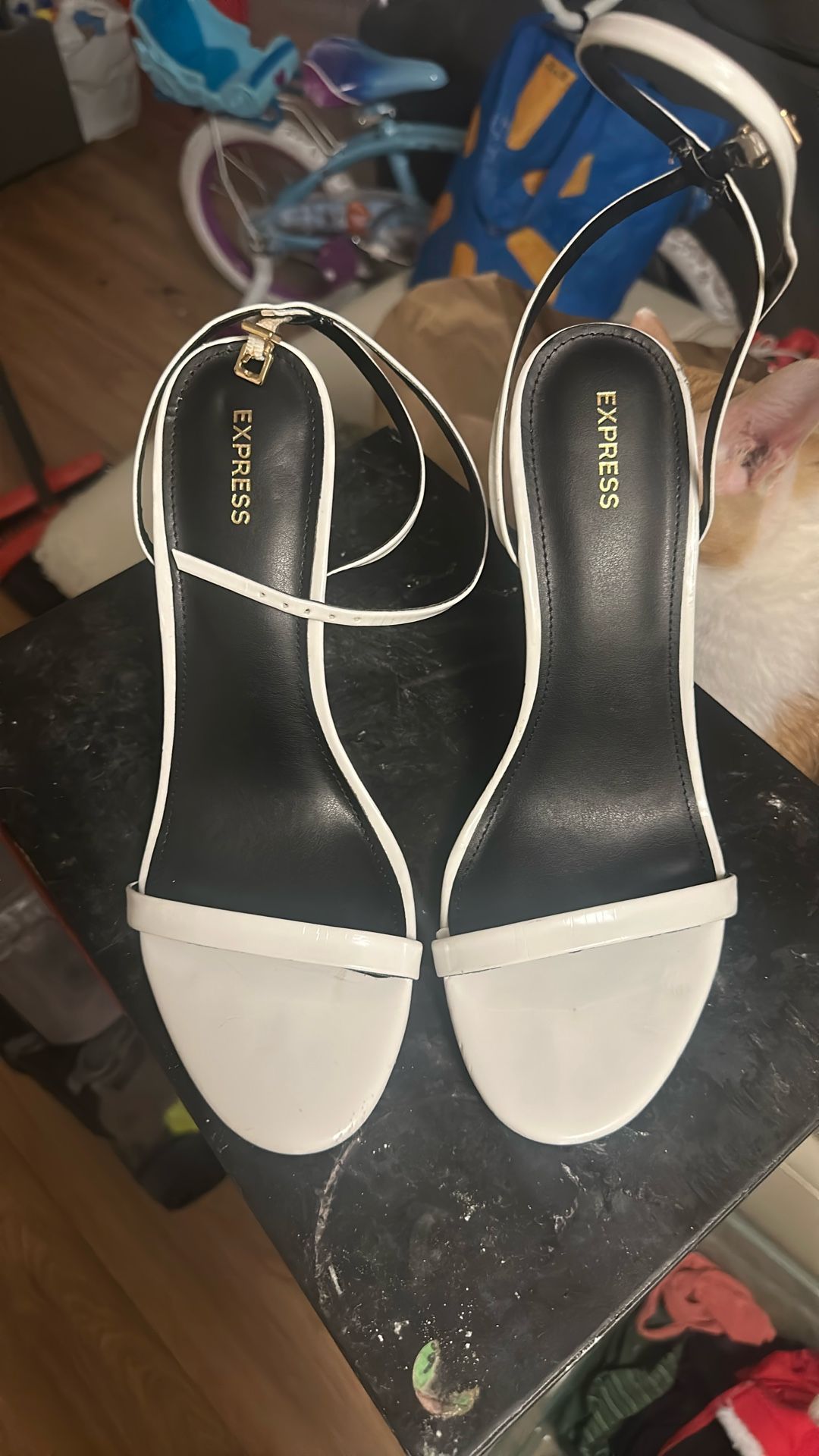 Women’s Strap Heals