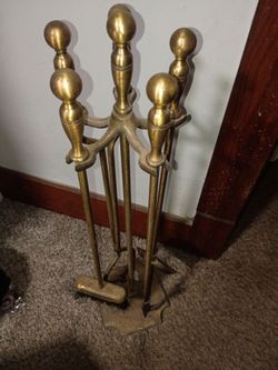 Fireplace tool set 5 piece in excellent condition. .