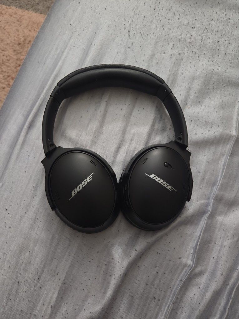 BOSE QC 35 NOISE CANCELING BLUETOOTH HEADPHONES 