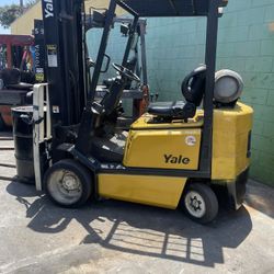 Forklift 