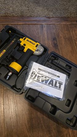 DeWalt 18 guage finish Stapler LIKE NEW