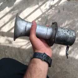 Crank horn, blow horn