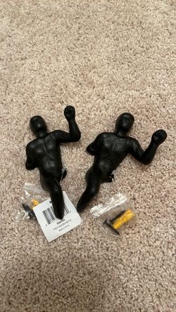2 metal wall hangers