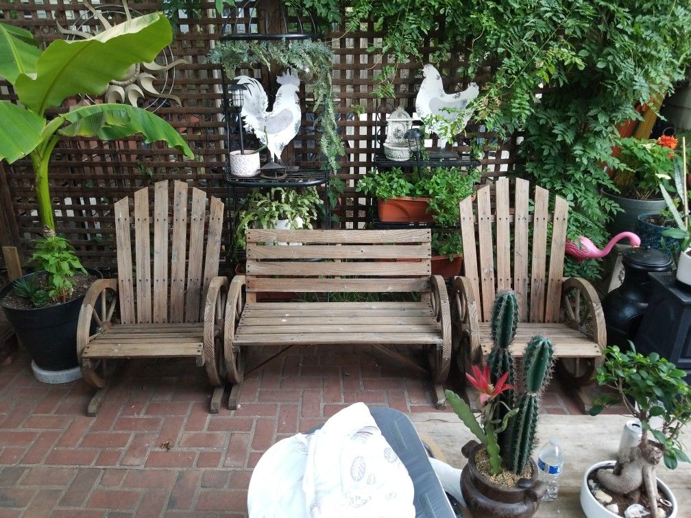 Wooden Wagon Wheel Bench Set