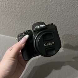 Canon EOS M5 