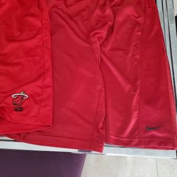 2 Mens L. Miami Heat/ Nike Both $5