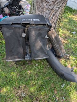 Lawnmower bagger