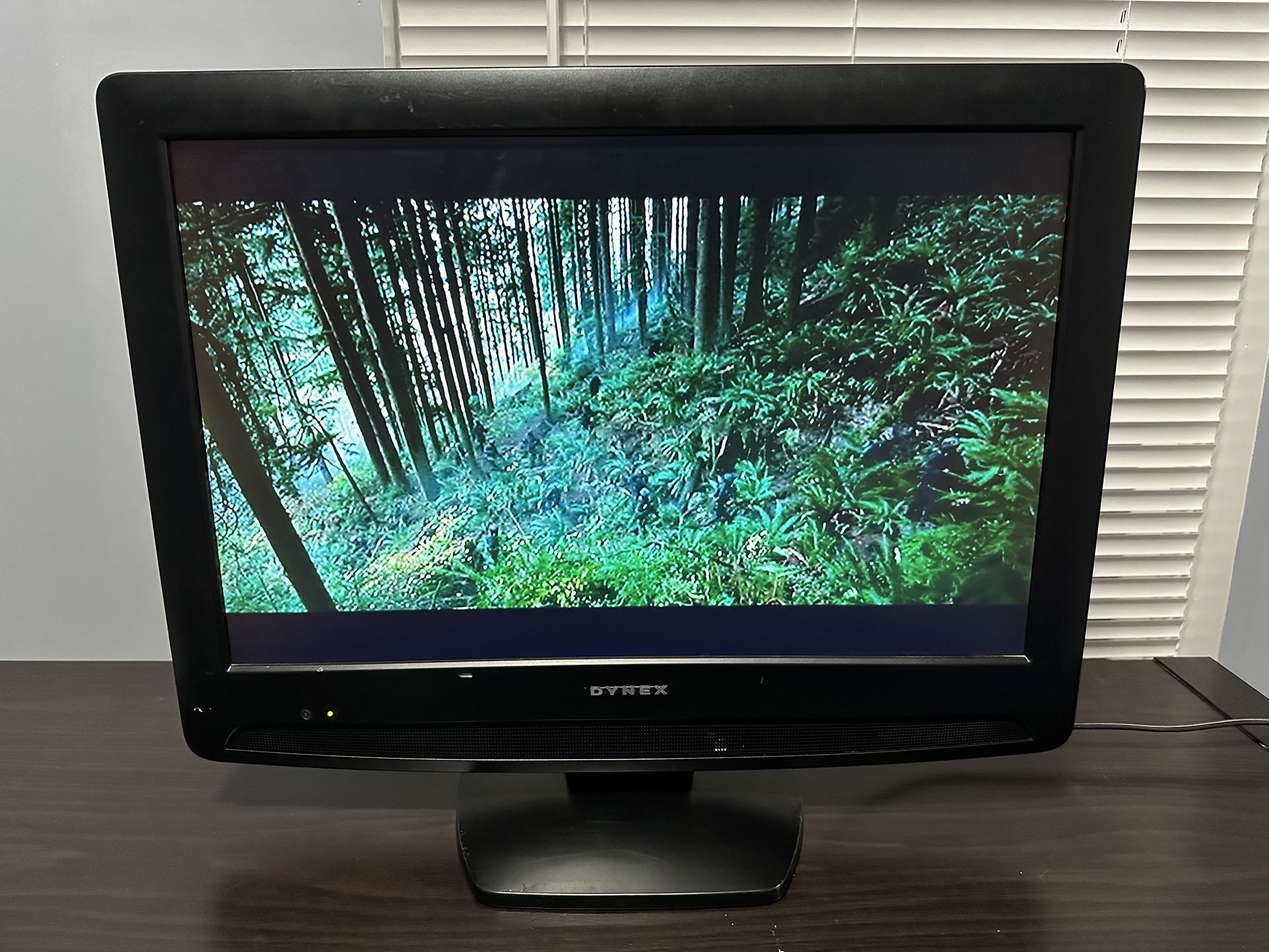 Dynex TV 22" Class / 720p / 60Hz / LCD HDTV DVD Combo