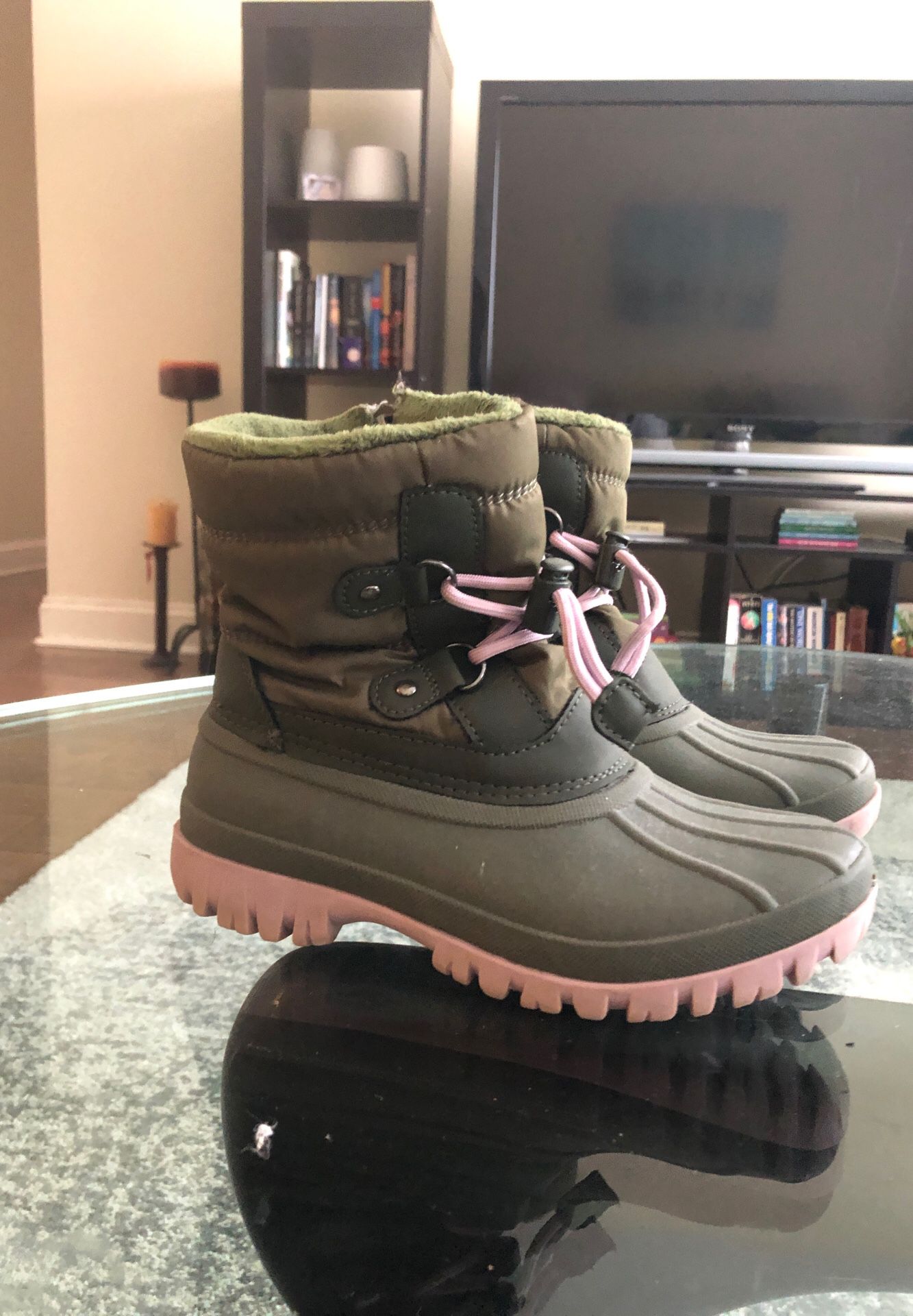 Winter boots for girl( size 3 )