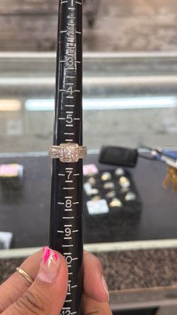 Square cluster ring 10k white gold 4.3 grams size 6