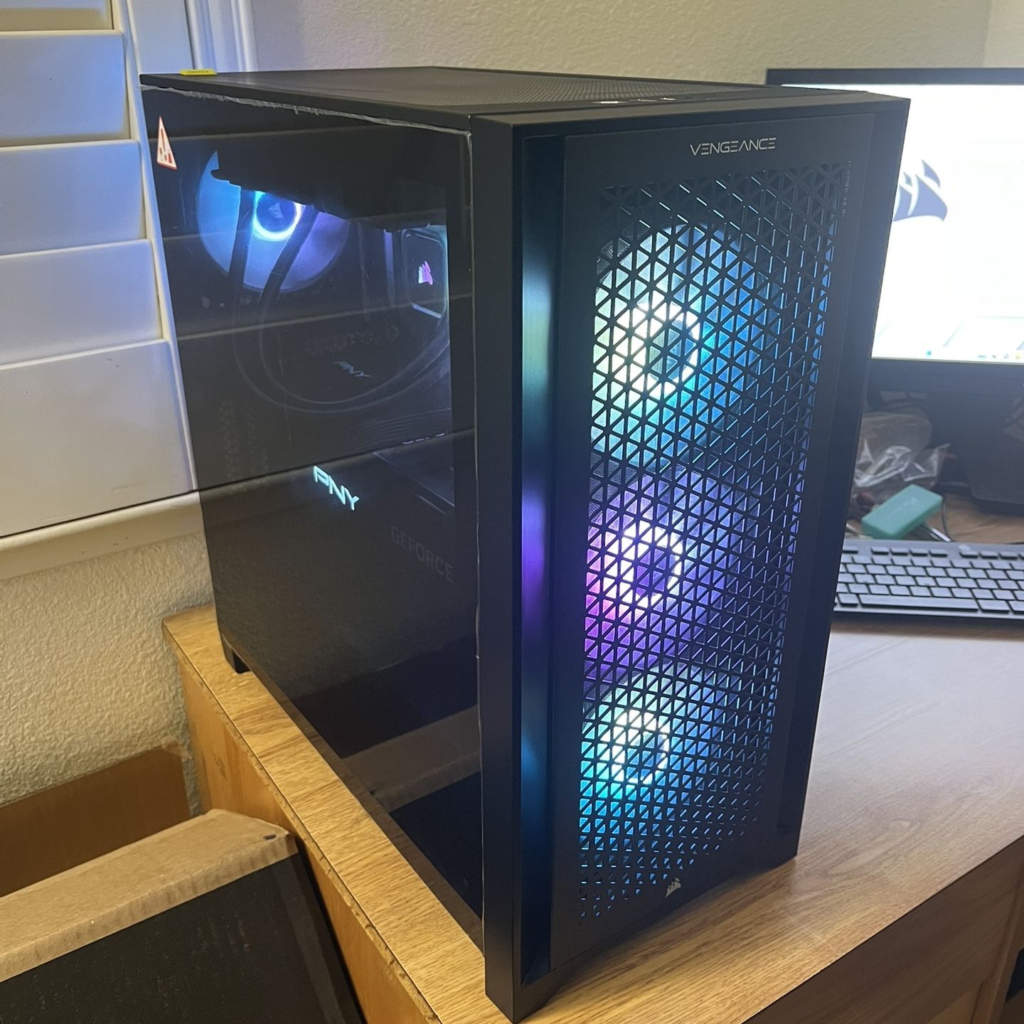 CORSAIR VENGEANCE i7400 Gaming PC: i7-13700K, RTX 4080, 32GB DDR5 