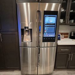 Samsung Family Hub Refrigerator  counter depth rf22m9581sr/aa