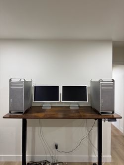 2 Apple Mac Pro Towers + 2 Apple Cinema Displays – Fully Working