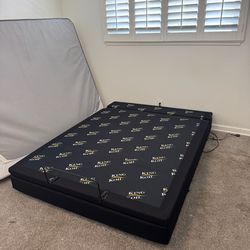 King Koil Adjustable Bed and Queen Mattress / Remote, USB, Lights (Like New)