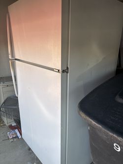 Fridge Good For Storage Or Garage 